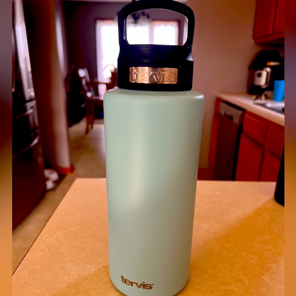 Tervis aqua blue water bottle- 32 oz